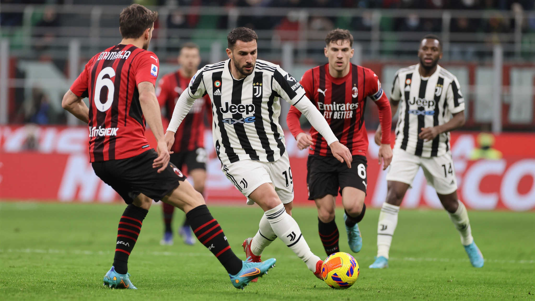 比赛一开始，双方就展现出了极高水平的竞技状态。然而